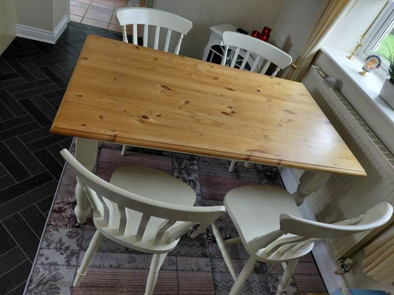 Kitchen Dining Table and Chairs, good as new condition