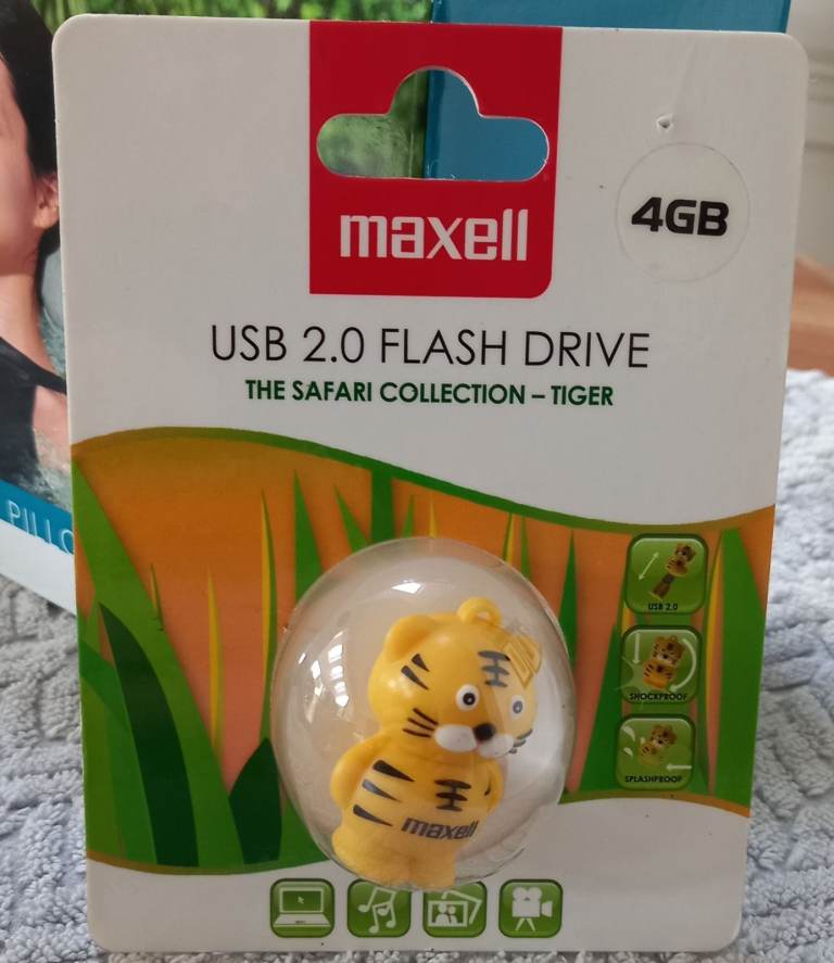  Maxell 4GB usb 2.0 flash drive safari collection, tiger. New sealed.