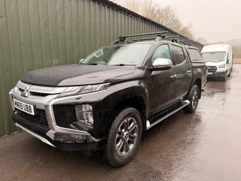 2019 69 MITSUBISHI L200 D/CAB 2.2 DI-D 150 WARRIOR AUTOMATIC ONLY 42K BLACK