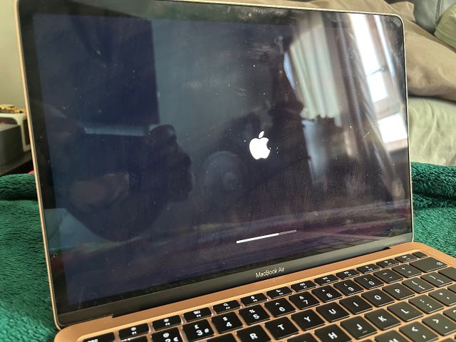 Apple MacBook Air M1 256gb (2020) – Rose Gold, 8GB RAM, 98