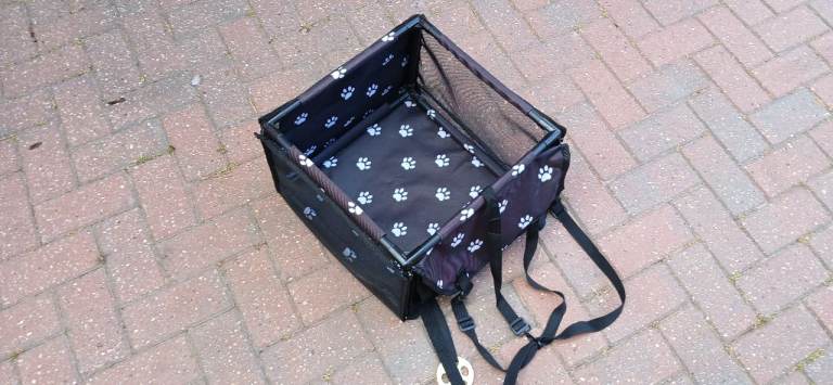 Pet car seat/carrier 