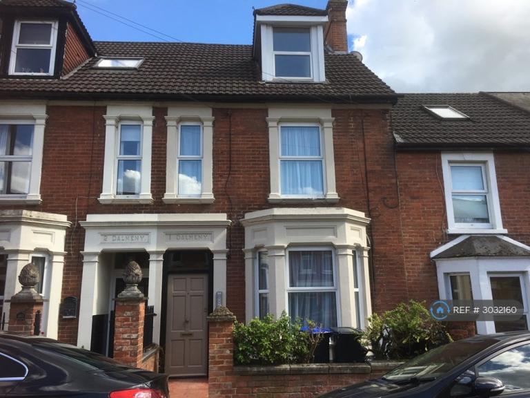 3 bedroom flat in Hamilton Road, Salisbury, SP1 (3 bed) (#3032160)