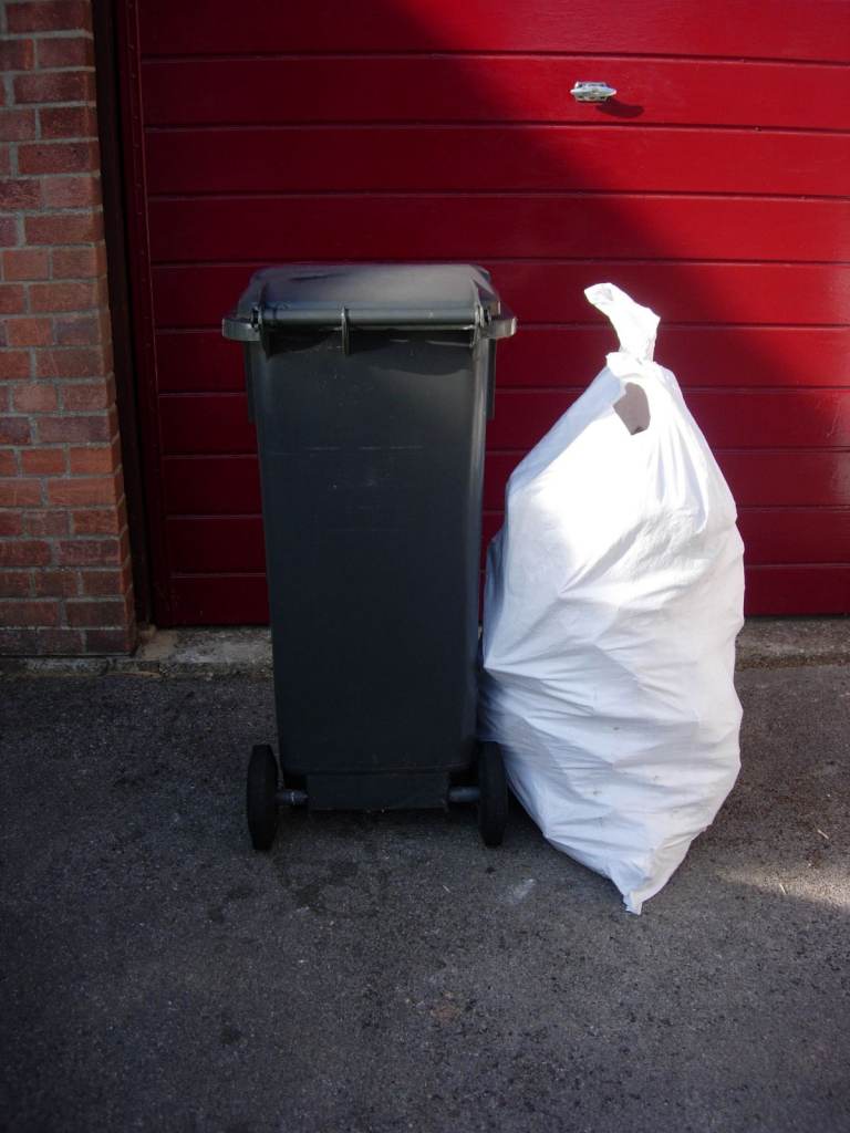 WOOD BURNER FIREWOOD 25KG SACK (OFF CUTS FROM PALLETS)