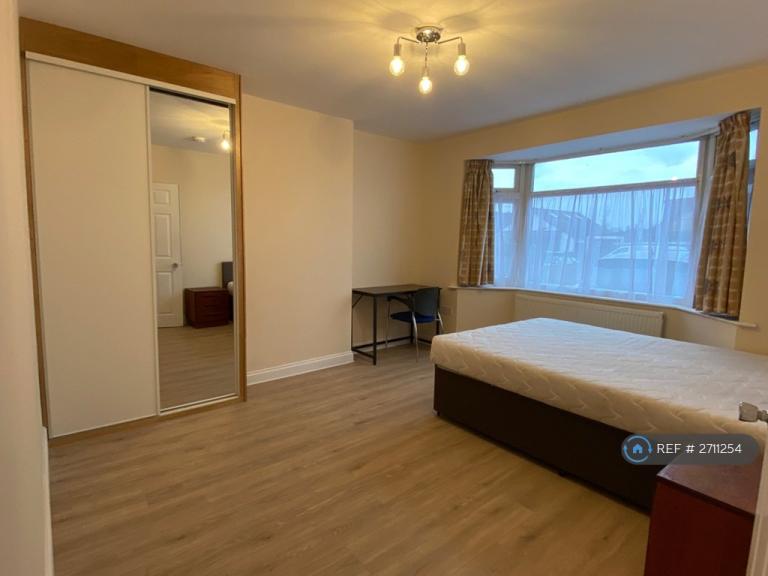 1 bedroom in Lees Road, Uxbridge, UB8 (#2711254)