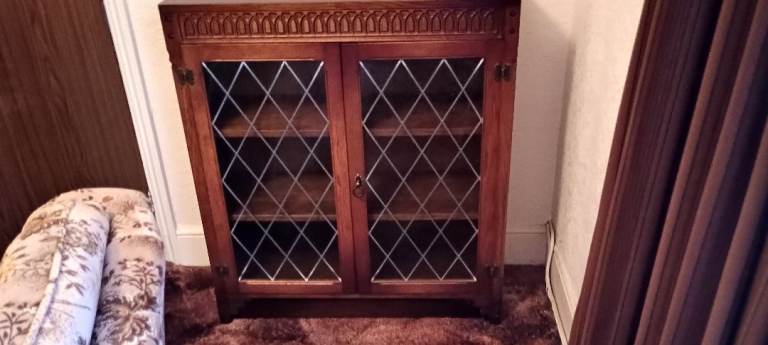 Vintage bookshelf/display cabinet