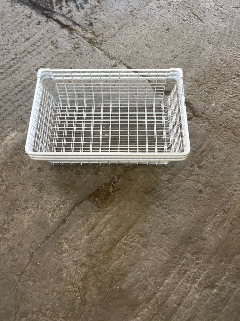 White Wire Storage Basket – Good Condition