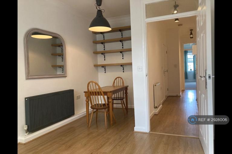 1 bedroom flat in Dairy Farm Place, London, SE15 (1 bed) (#2928006)