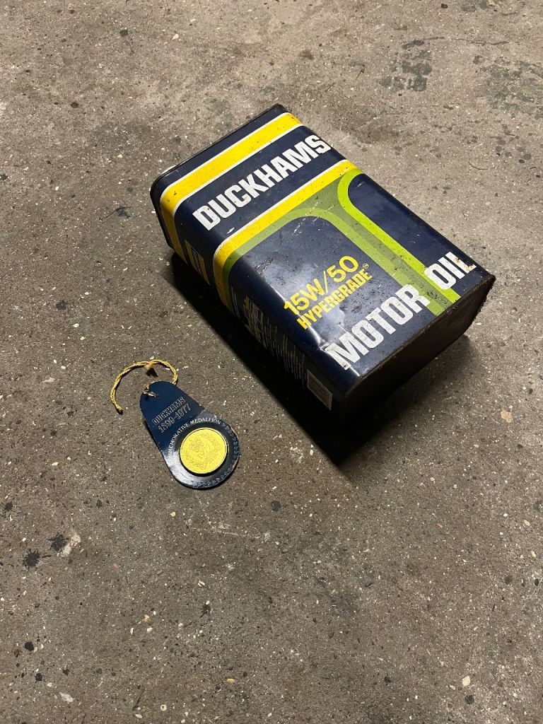 Duckhams oil can and medal
