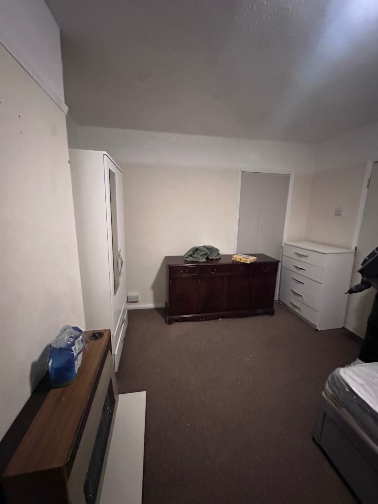Double bedroom near Watford general hospital
