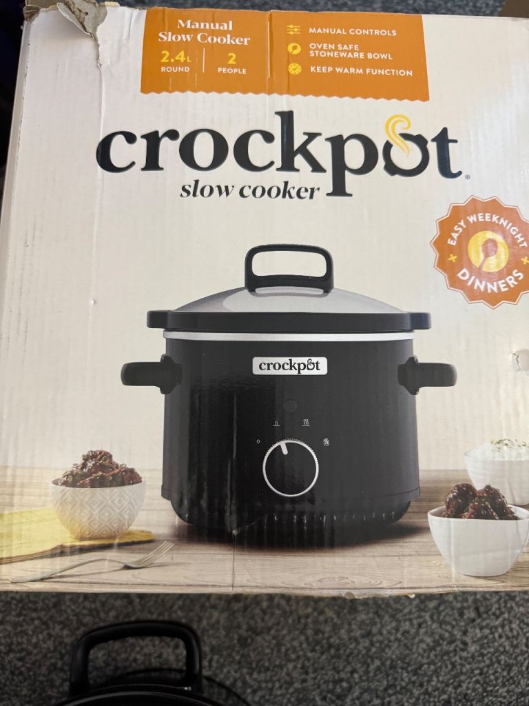 Crock pot slow cooker 