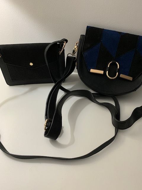 2 small shoulder bags