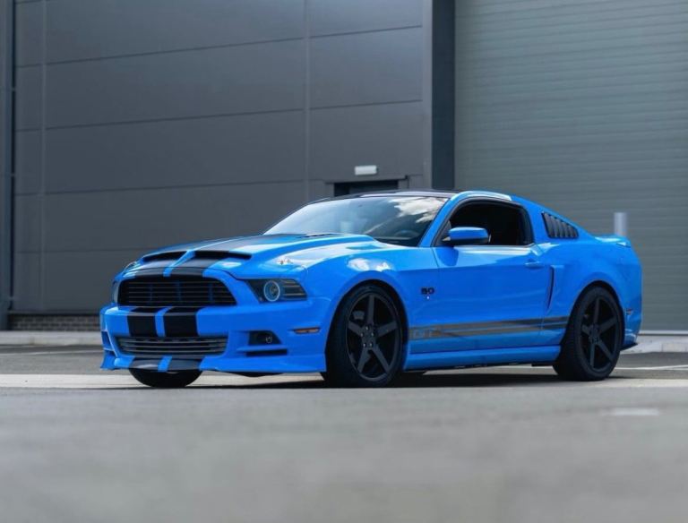 2013 Ford Mustang GT 5.0 v8. Auto GT500 kit Shelby LHD. 