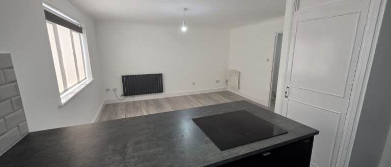 2 bed flat near Chadwell Heath Station. Parking Included