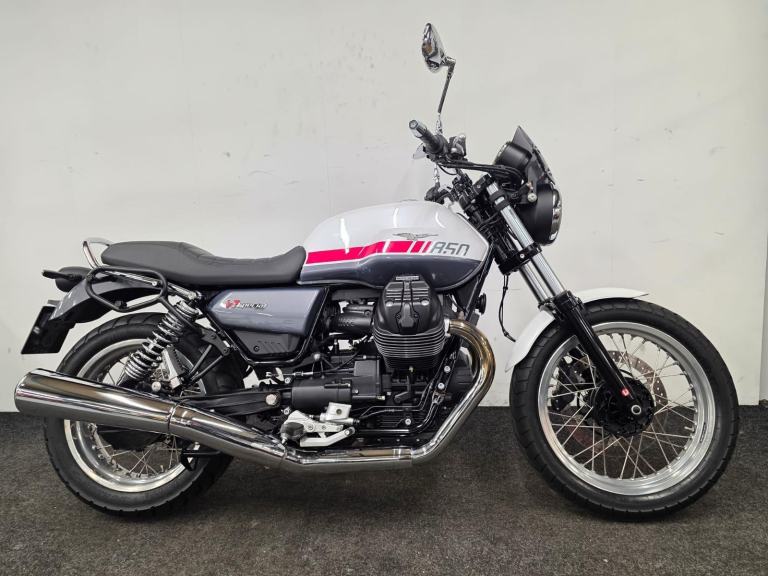 2023 MOTO GUZZI V7 SPECIAL 850 *** LOW MILES - SERVICE HISTORY - LUGGAGE RACKS *