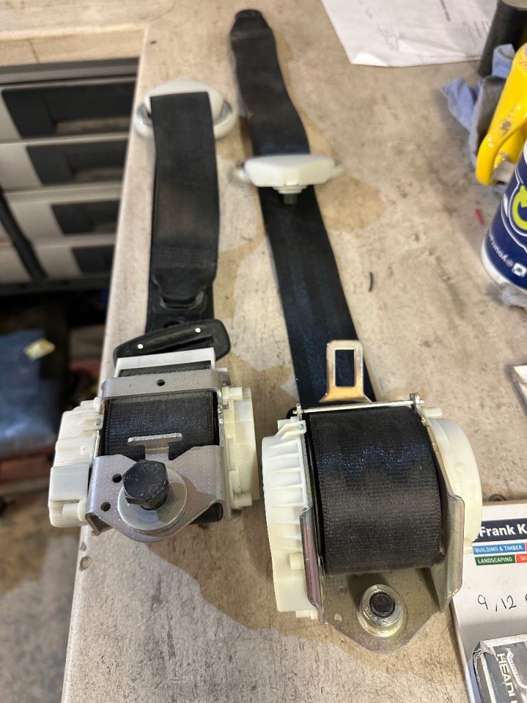 VW Transporter T5 T6 Kombi rear Seat belts 