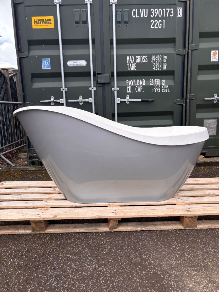 Ex-display Adamsez Lincoln bath - less than half price! RRP £2800