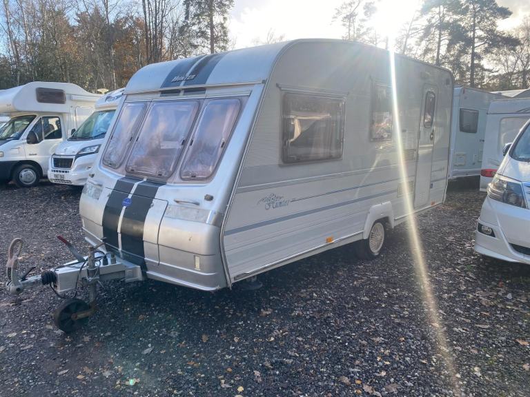 BAILEY HUNTER 440/4 - 1999 - 4 BERTH - WASHROOM & SHOWER - BARGAIN BE QUICK 