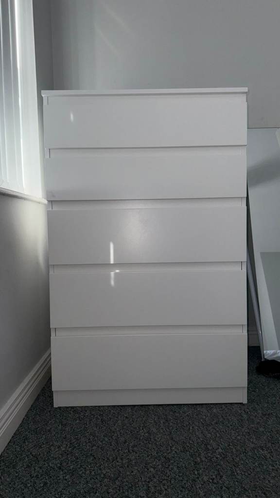 KULLEN Chest of Drawers – Excellent Condtion