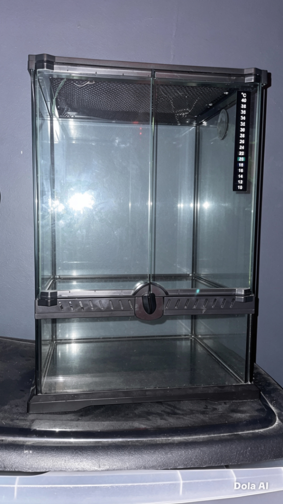 Reptile enclosure 