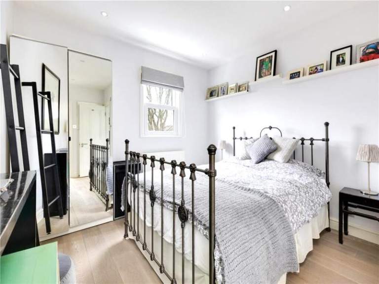 🏚️ MASSIVE ROOM IN MILE END   🔑  PERFECT FOR YOU 
