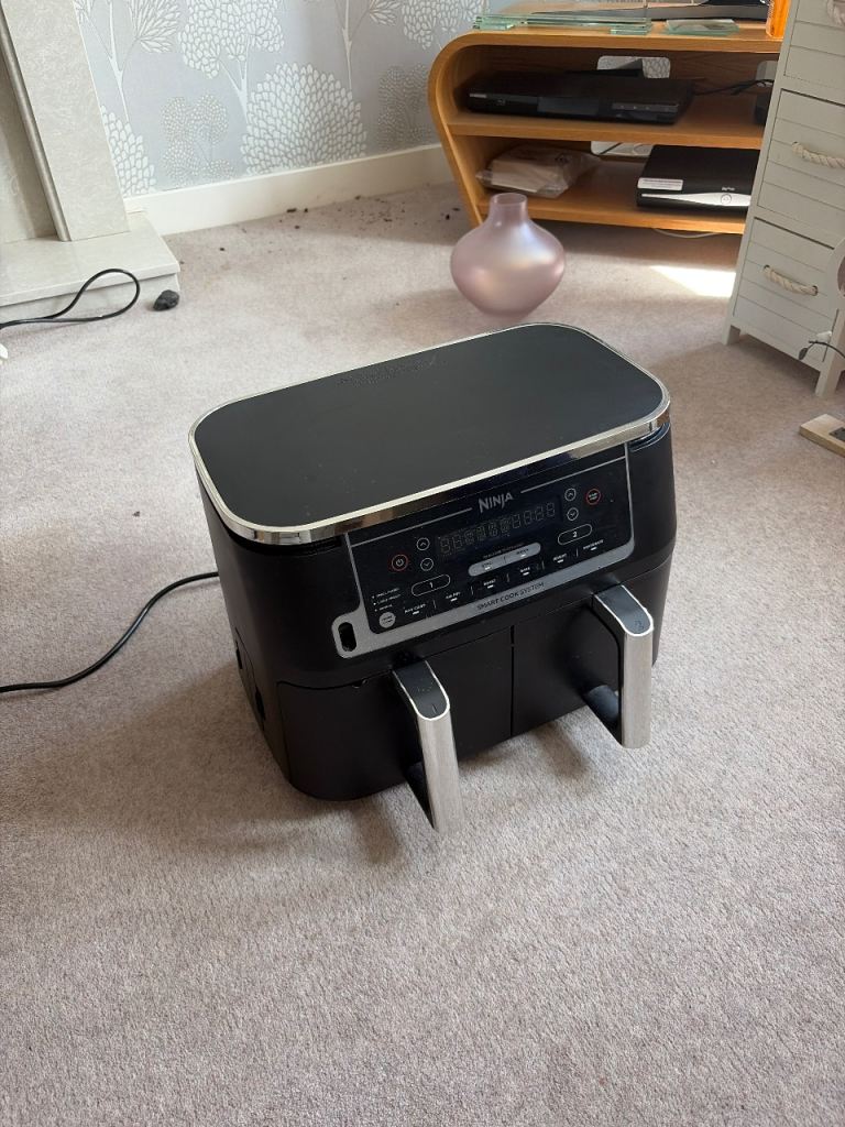 Barily used ninja air fryer
