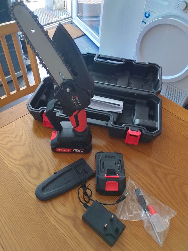 Mini chainsaw 