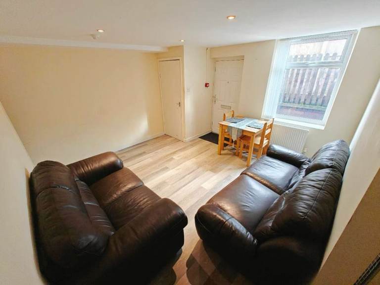 Modern 1 Bed Flat in Beeston £675pcm | Available Now | DSS L.H.A Welcome | Guarantor Required