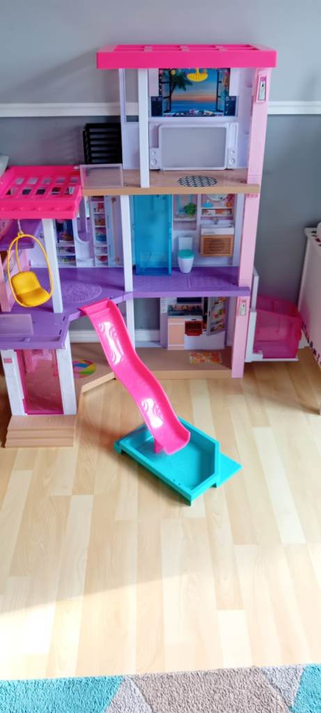 Barbie dreamhouse