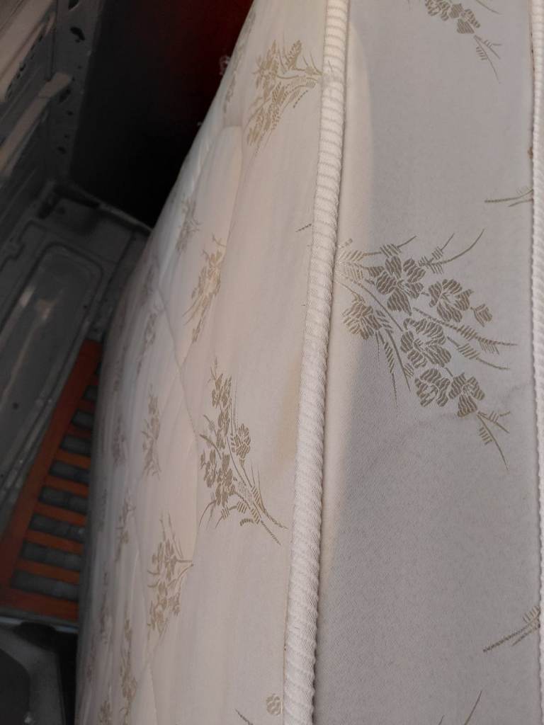 Small double mattress ( delivery available  )