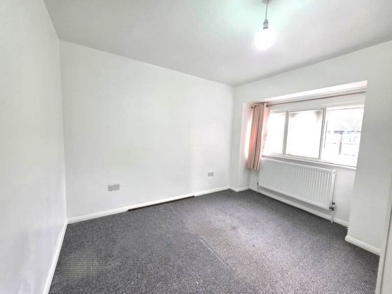 Beautiful Property to Rent at at Burnham Gardens, Hayes, UB3 1