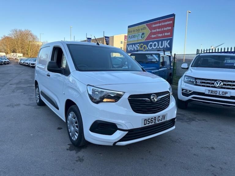 2019 Vauxhall Combo 2000 1.5 Turbo D 75ps H1 Sportive Van PANEL VAN DIESEL Manual