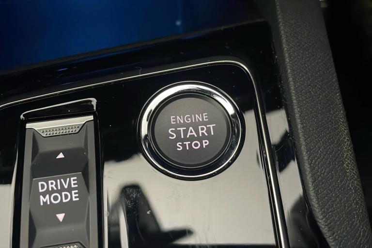  Peugeot 3008 SUV Hybrid 1.6 13.2kwh Gt Suv 5dr Petrol Plug In Hybrid E Eat 4wd