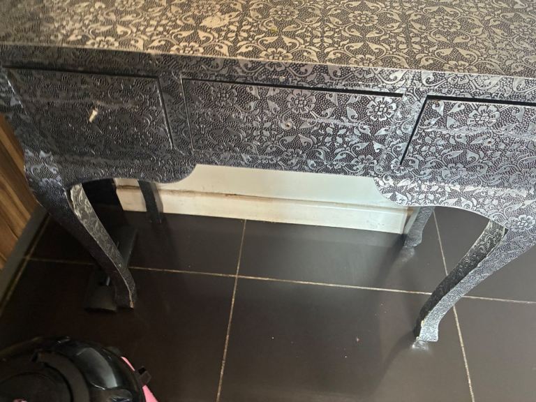 Decorative Console/Dressing Table with Ornate Pattern – Good Condition