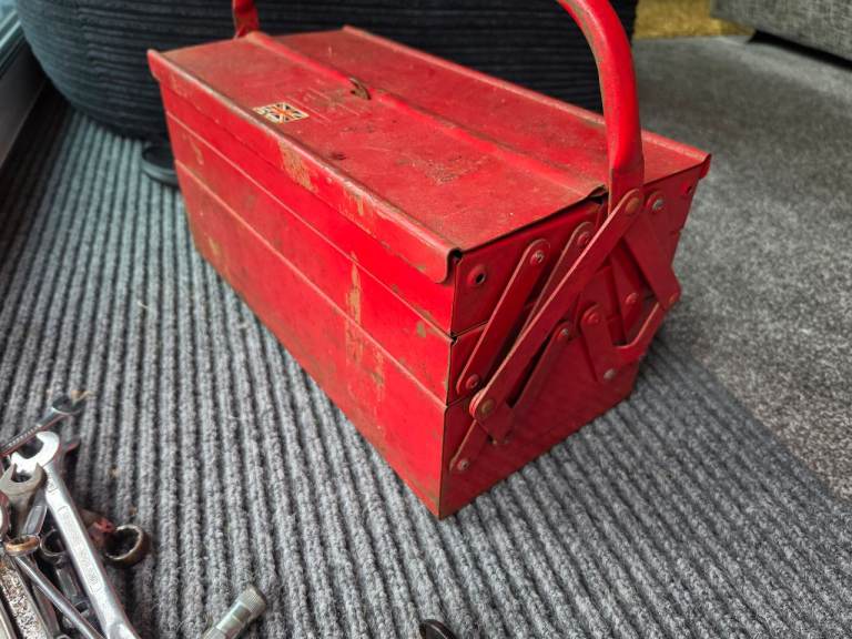 Cantilever toolbox with tools