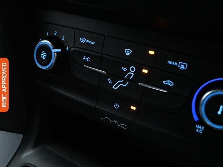 2015 Ford Focus 1.6 Zetec Hatchback 5dr Petrol Powershift Euro 6 (125 ps) Hatchback PETROL Automatic