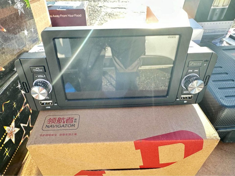 New boxed 5 inch screen single din 