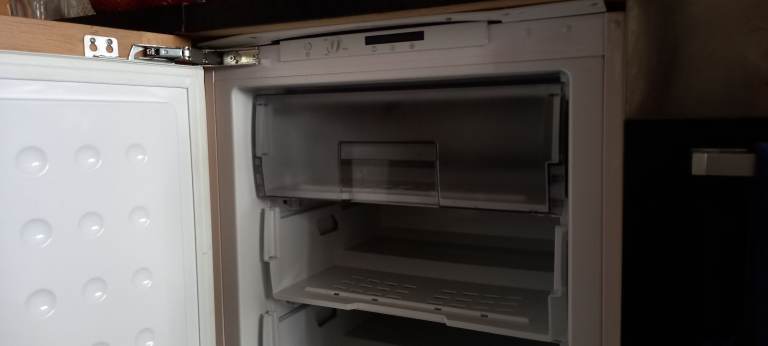 Under counter freezer