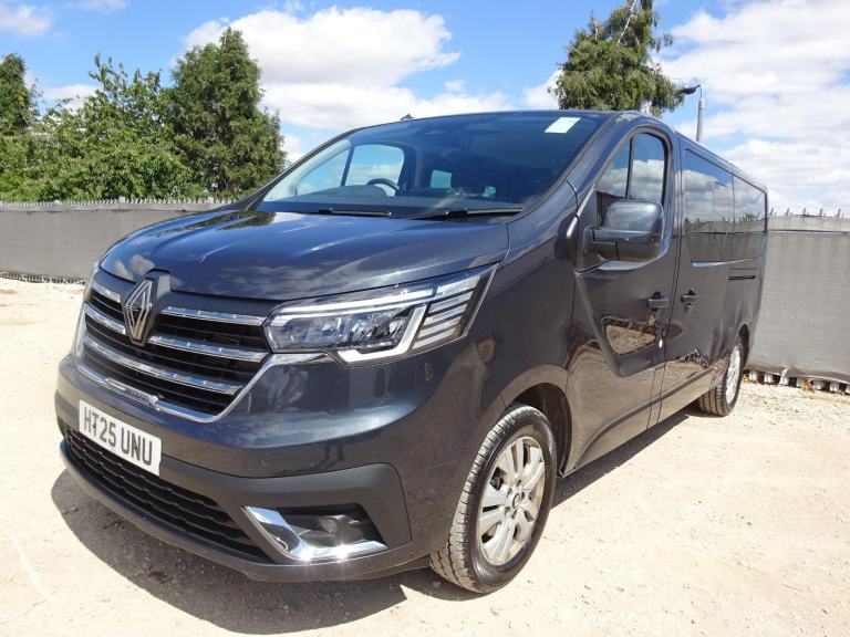 2025 25 REG RENAULT TRAFIC LL30 EXTRA BLUE DIESEL AUTO 9 SEATS DAMAGED SALVAGE
