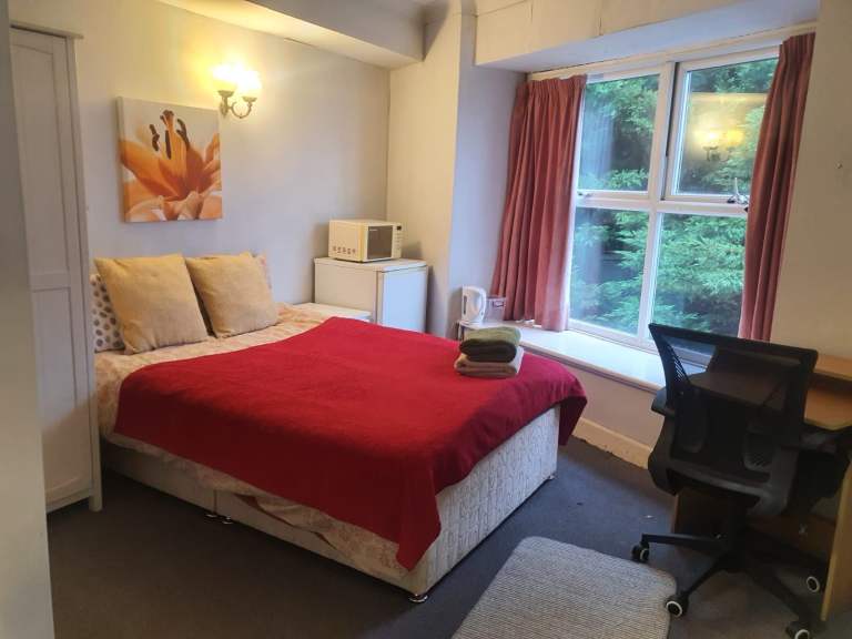 Room to let. Bournemouth Centre.  Single or twin.