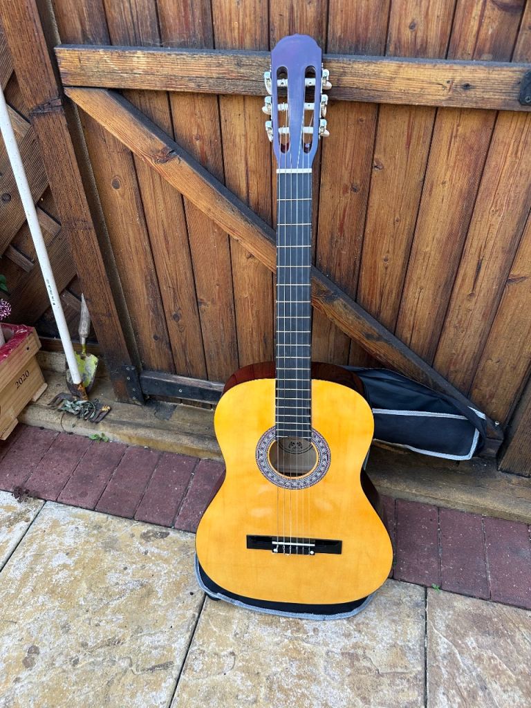 Full size Lauren 100N Full sized  Guitar 