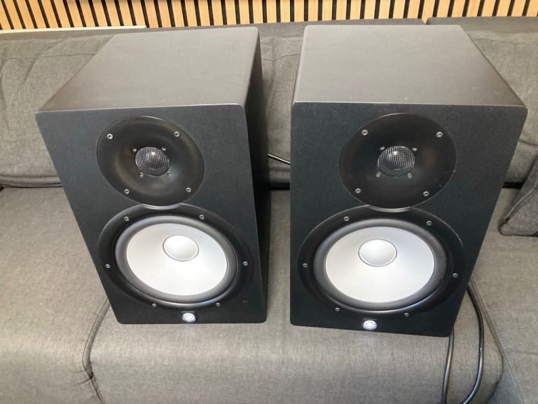 Yamaha HS8 Powered Studio Monitors (Pair) – Black, Good Condition