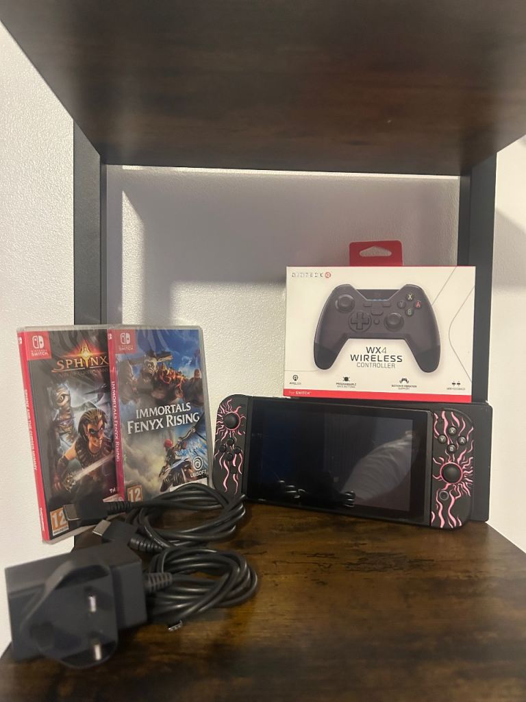 Nintendo Switch 32gb Bundle , Good Cond, Boxed, All Accessories & 2 games Included