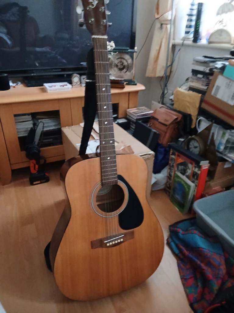 Yamaha F310 guitar