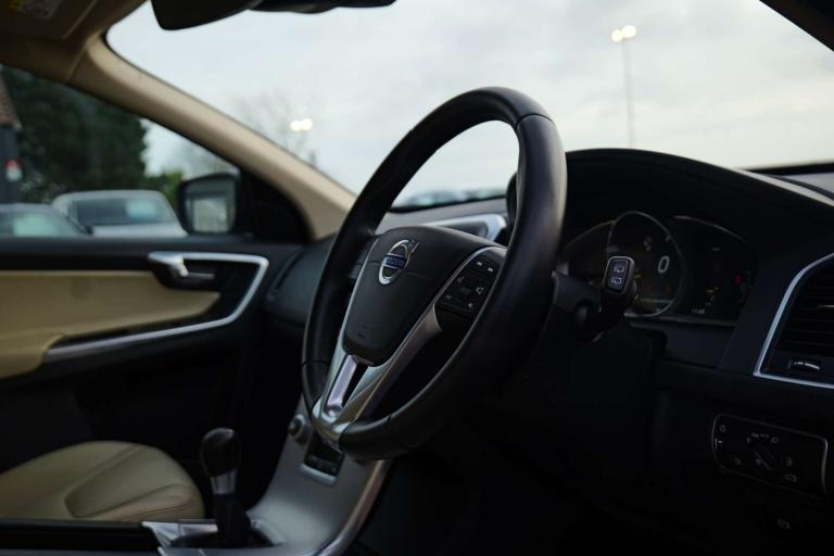 2016 Volvo XC60 2.4 XC60 SE Luxury Nav D5 AWD 4WD 5dr SUV Diesel Manual