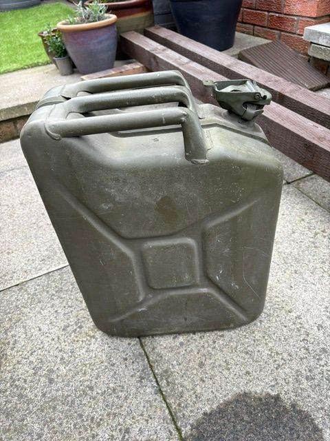 Jerry can, 20 litres (4.4 gallons)