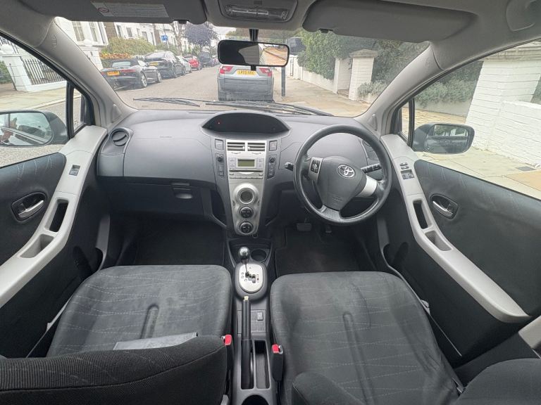 toyota YARIS,2006 1.3 automatic 5 doors,drives great, great condition , 90k miles,1 year mot,2 keys 