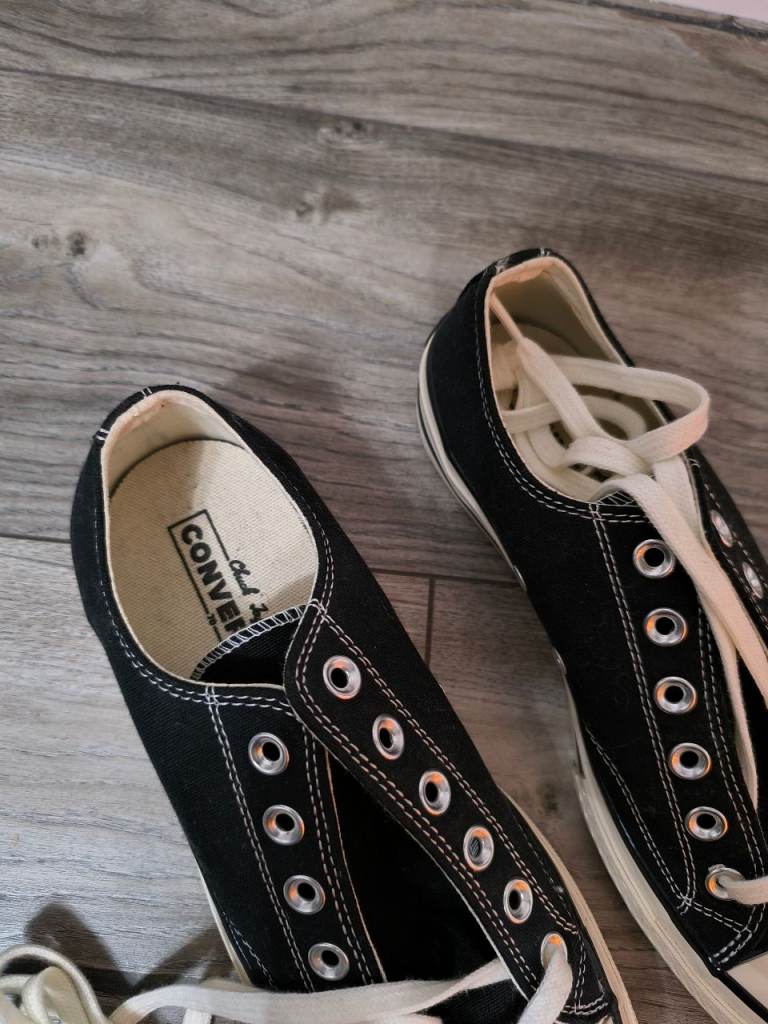 Converse shoes size 7 brand new 