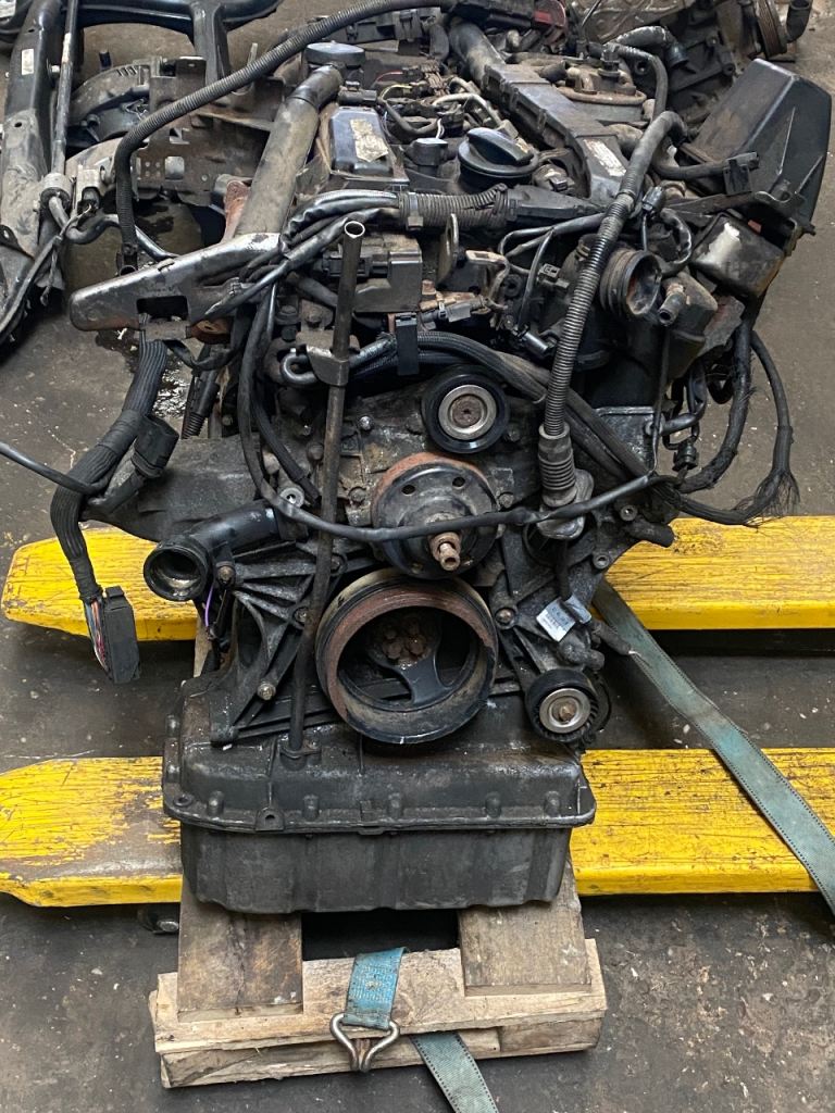 Mercedes Benz sprinter 651 engine running 