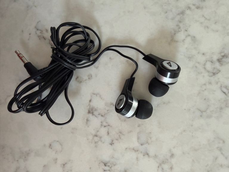 EarBuds with 3.5mm Headphone Plug