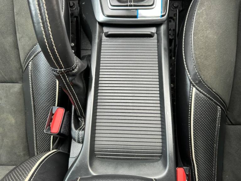 2016 Volvo V40 2.0 D2 R-Design Nav Hatchback 5dr Diesel Manual Euro 6 (s/s) (120 ps) Hatchback Di...